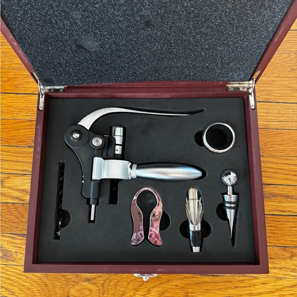 Elegant Wine Opener in Wooden Storage Box - Rich Brown Finish